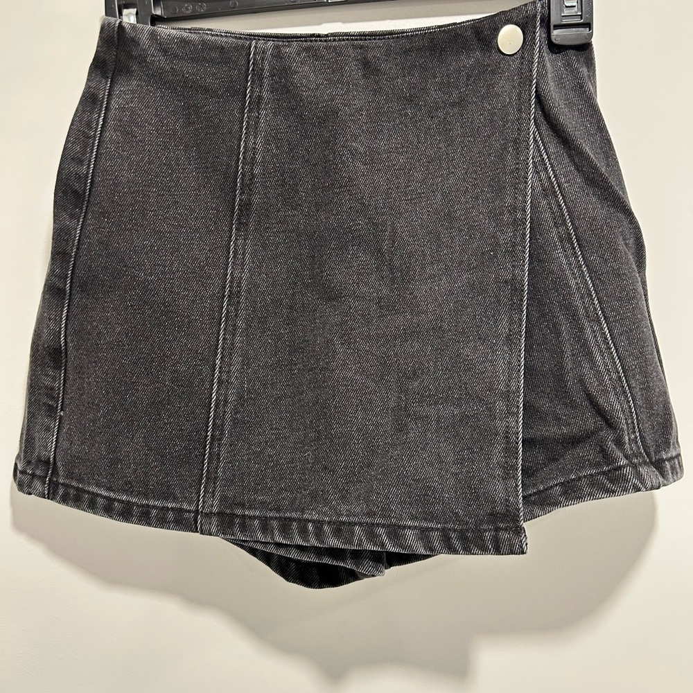 Priceless black Jean skort